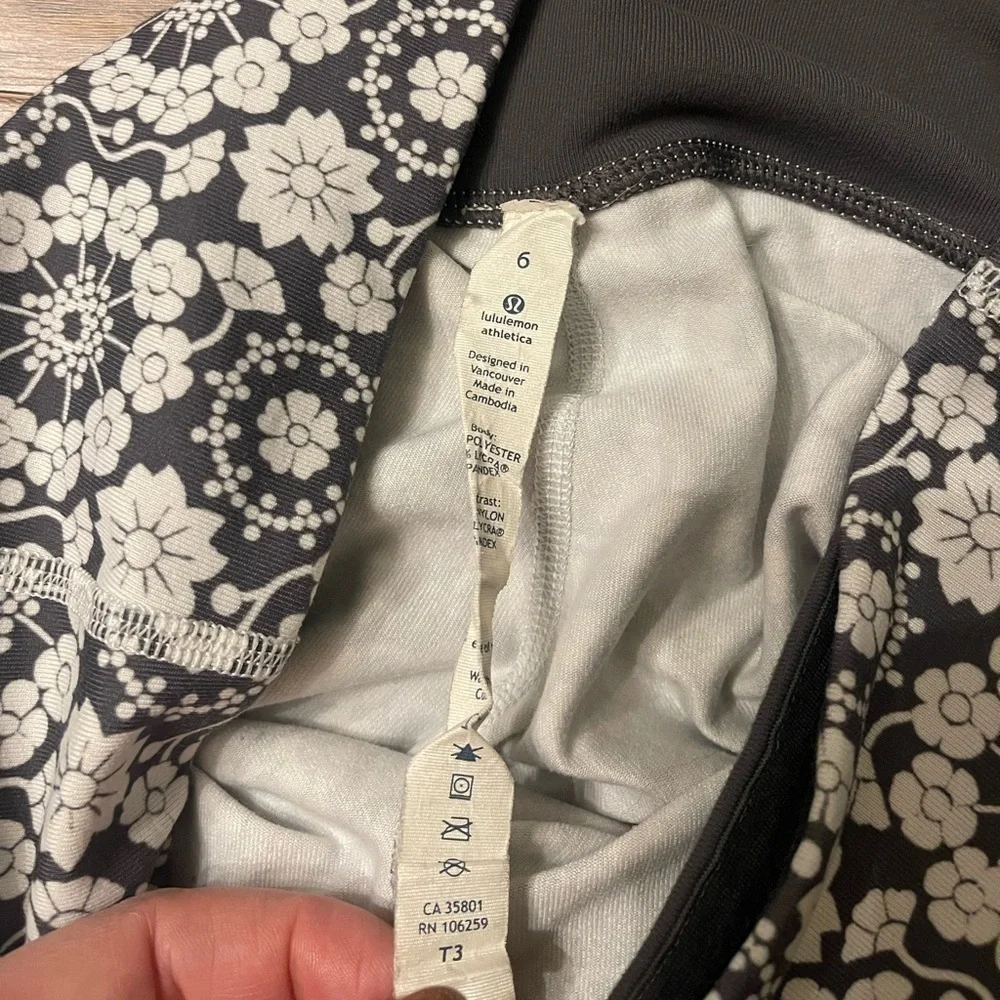 Lululemon Wunder Under Twiggy Floral Size 6